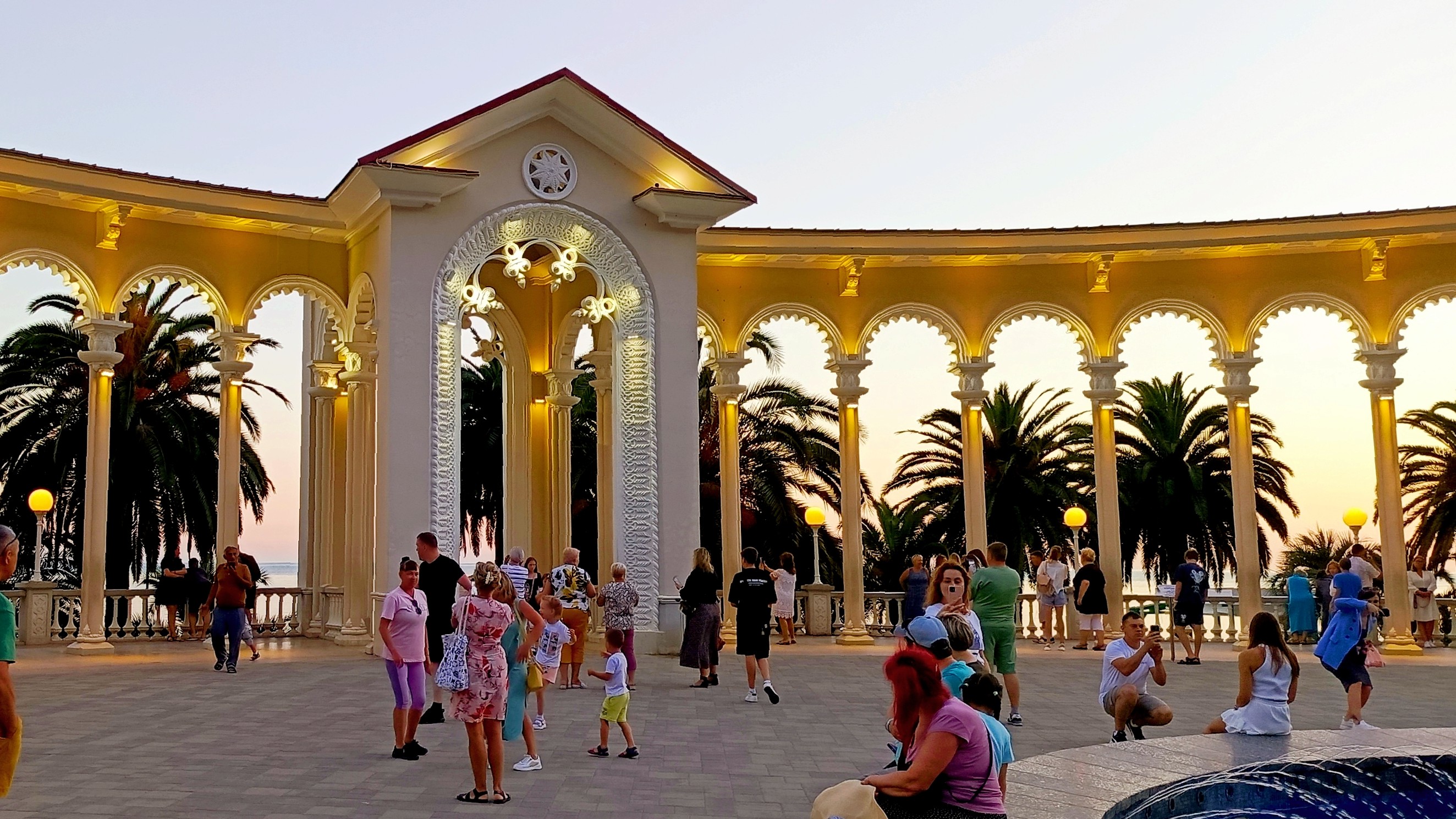 Курорт Гагра, колоннада