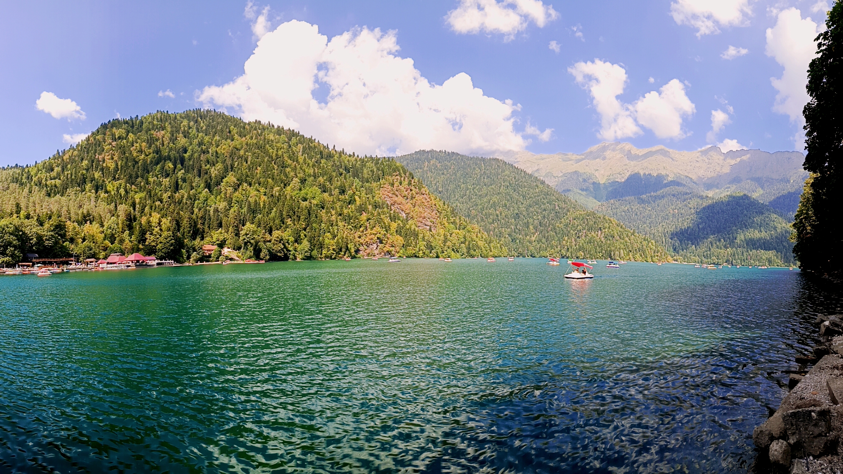 Высокогорное озеро Рица